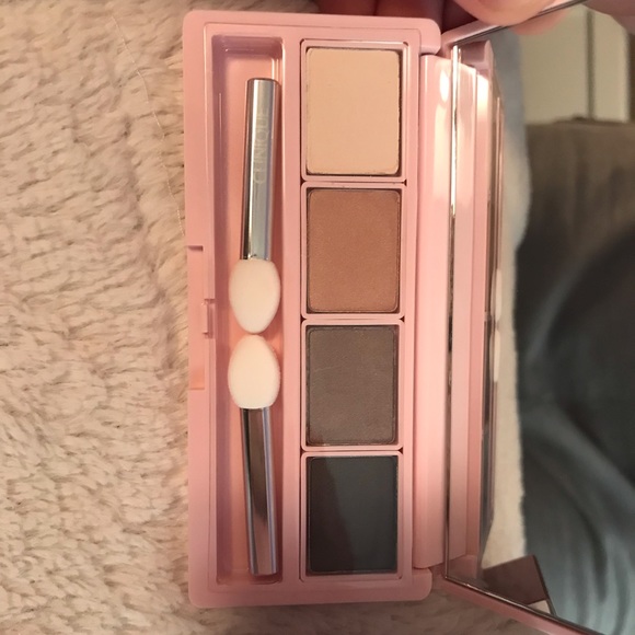 Clinique makeup set - Picture 2 of 4